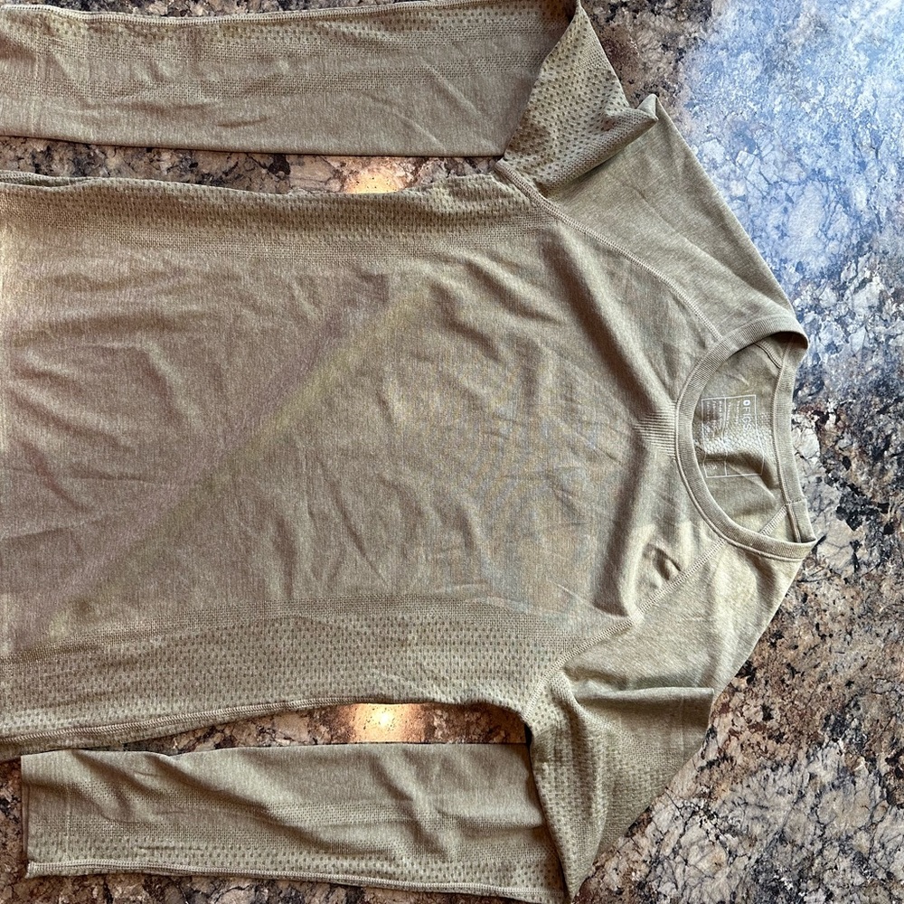 8 FIGS Salta performance under scrubs, new and like new without tags.